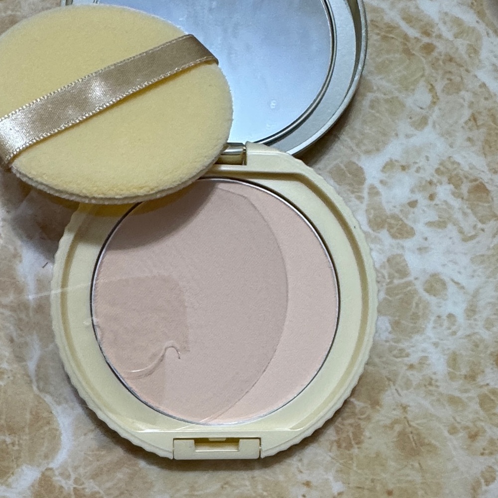 CANMAKE Silver Compact - Picture 4 of 5